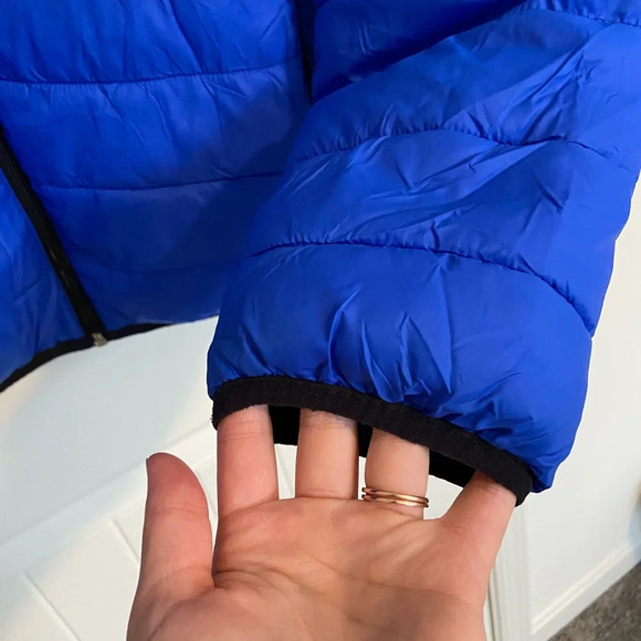 EUC | Adult workout ultra lightweight electric blue‎ puffer jacket — medium - Picture 4 of 8